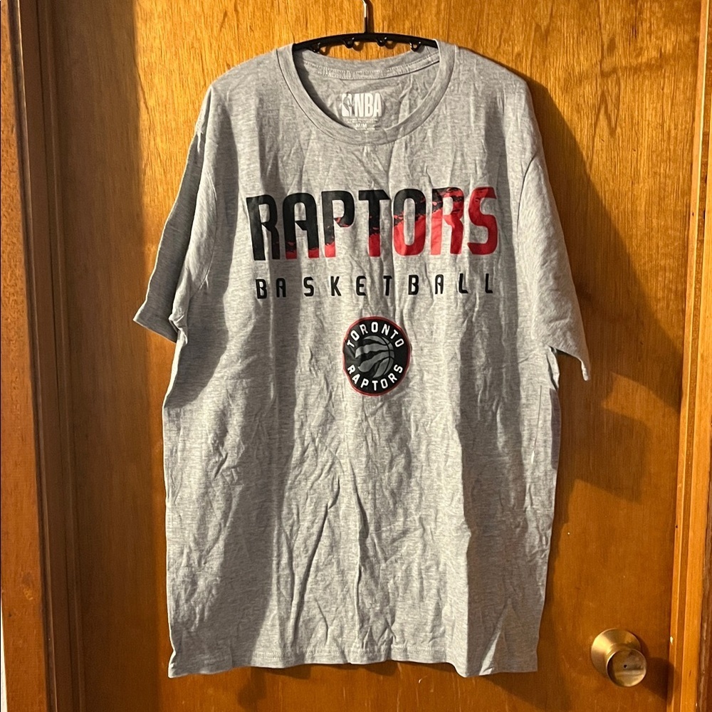 Men’s NBA Toronto Raptors Gray and Red Graphic Tee Medium